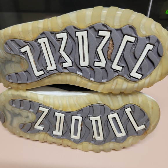 Shoes - Picture 4 of 4